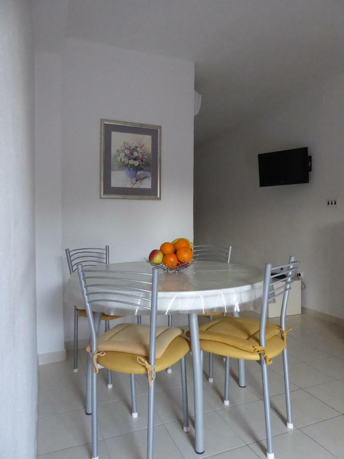 Apartment Viola Supetar Exterior photo